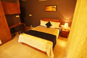 3 chambres, fer et planche à repasser, Wi-Fi gratuit, draps fournis