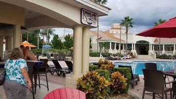 Piscina interna, piscina externa