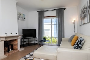 Smart TV, fireplace
