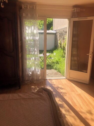 HOUSE WITH GARDEN 20 minutes from the center of Paris 