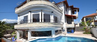 Aspri Villa vacation home, only 300 m to the beach