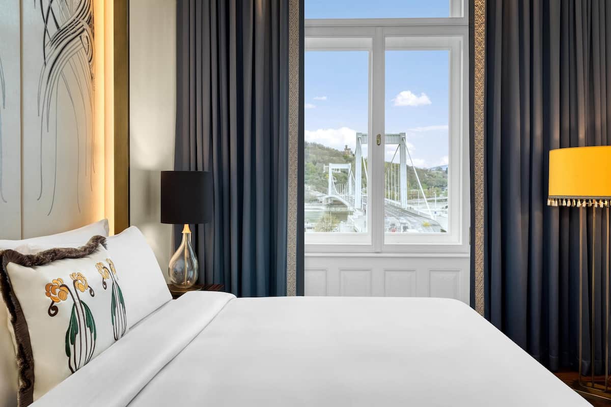 Room, 1 King Bed, Non Smoking, River View (River View) | 1 bedroom, Frette Italian sheets, premium bedding, down comforters