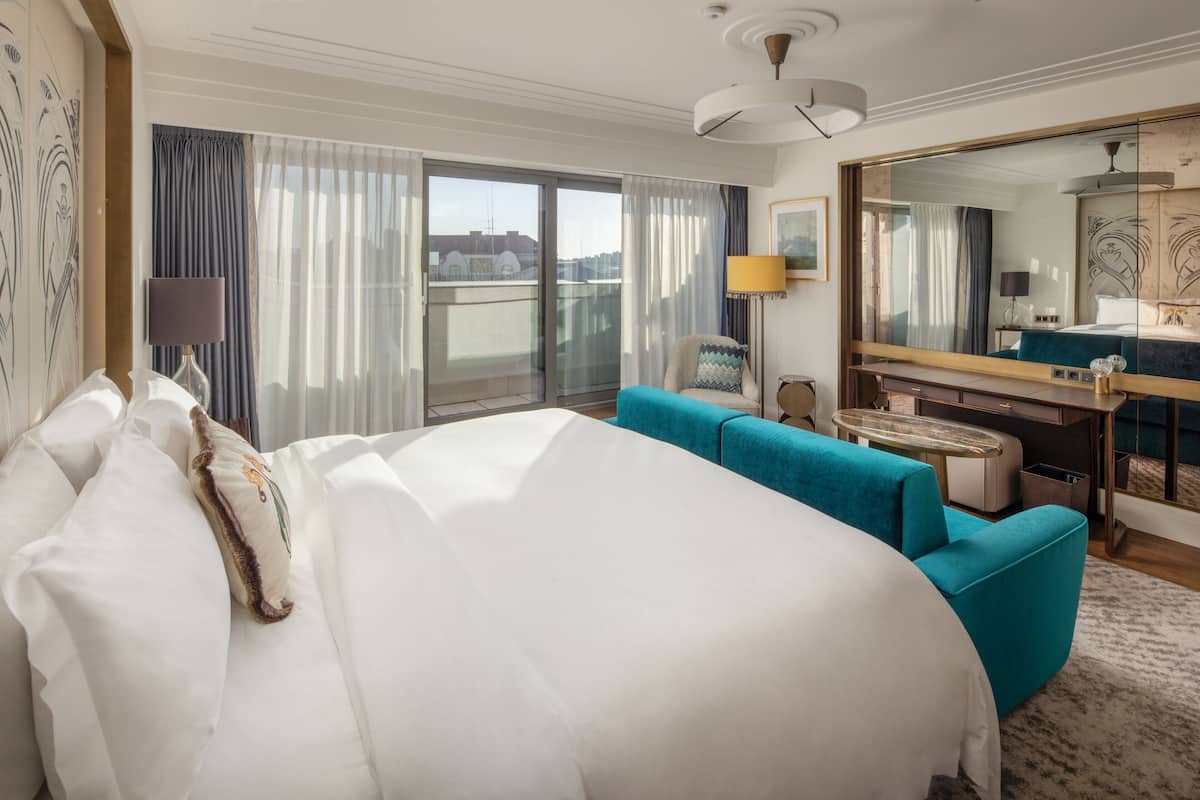 Room, 1 King Bed, Non Smoking, Balcony (City View) | 1 bedroom, Frette Italian sheets, premium bedding, down comforters