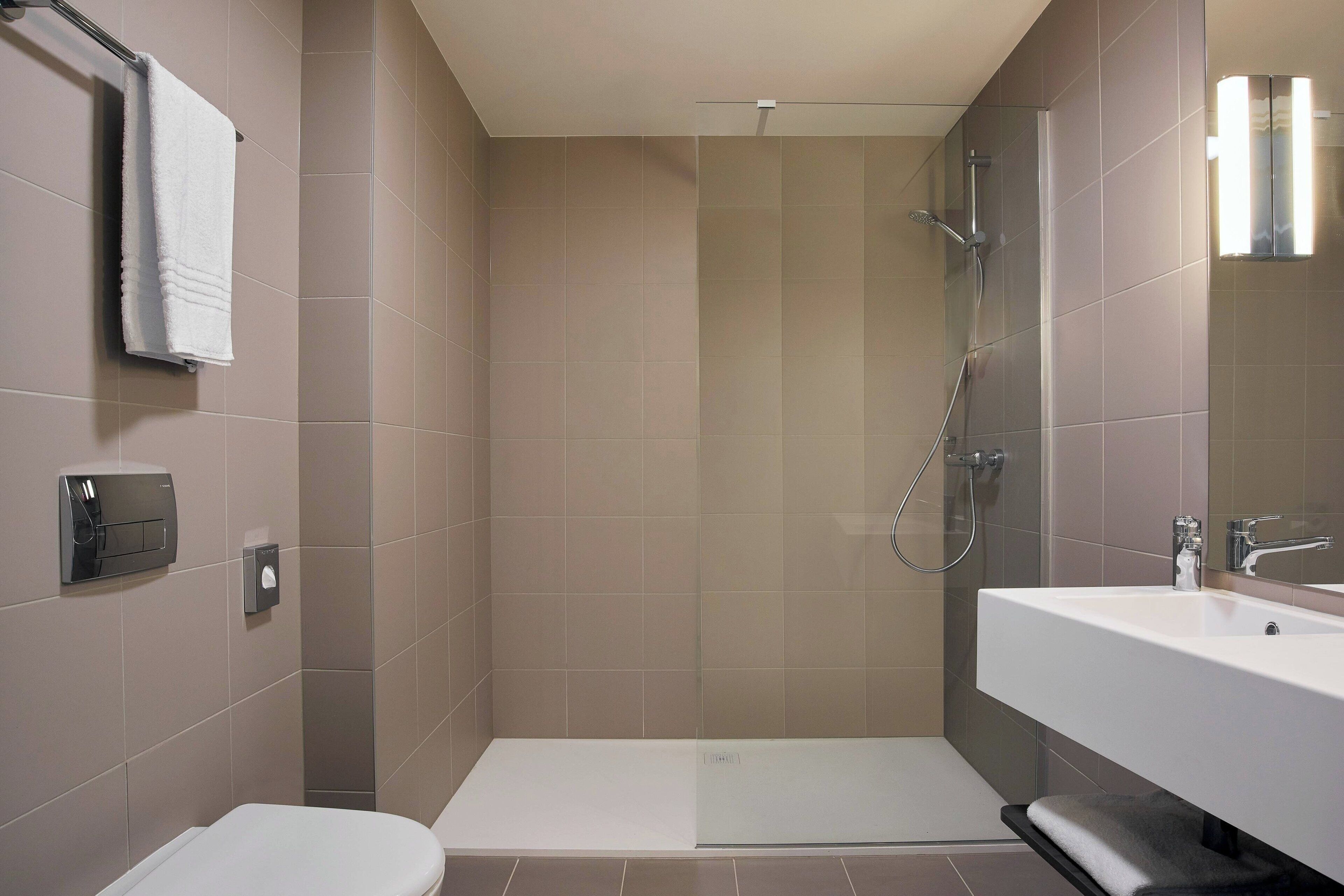 shower, free toiletries, towels