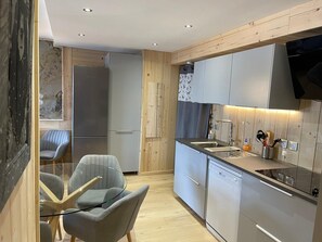 Fridge, microwave, oven, stovetop - Beautiful apartment - comfortable and warm at the foot of the slopes. (les 2 alpes)