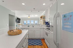 Fridge, microwave, oven, stovetop - Beachfront Butler Ave townhome with 3 decks and direct beach access (Tybee Island)