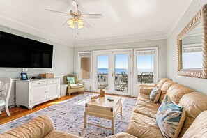 TV - Beachfront Butler Ave townhome with 3 decks and direct beach access (Tybee Island)