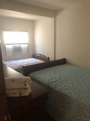 3 chambres, fer et planche à repasser, Wi-Fi, draps fournis