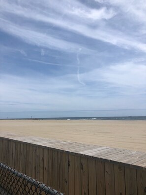 Beach nearby - 8 houses from the Beach - Summer Rental 2024 (Point Pleasant Beach)