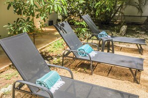 Televisor de pantalla plana de 43 polzades amb canals per cable 