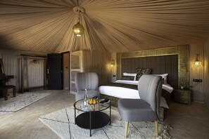 Coffres-forts dans les chambres, Wi-Fi gratuit, draps fournis