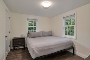 2 bedrooms, desk, iron/ironing board, free WiFi - Cape Cod - Dennis Beach House - Walk to the Beach (Dennis)