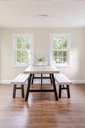 Dining - Dennis Beach House - Walk to Beach - Pet Friendly (Dennis)