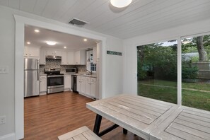 Fridge, microwave, oven, stovetop - Cape Cod - Dennis Beach House - Walk to the Beach (Dennis)