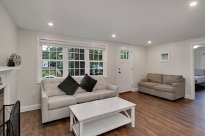 Smart TV - Cape Cod - Dennis Beach House - Walk to the Beach (Dennis)