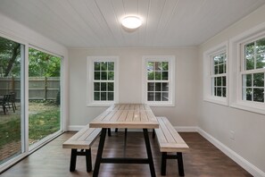 Dining - Cape Cod - Dennis Beach House - Walk to the Beach (Dennis)