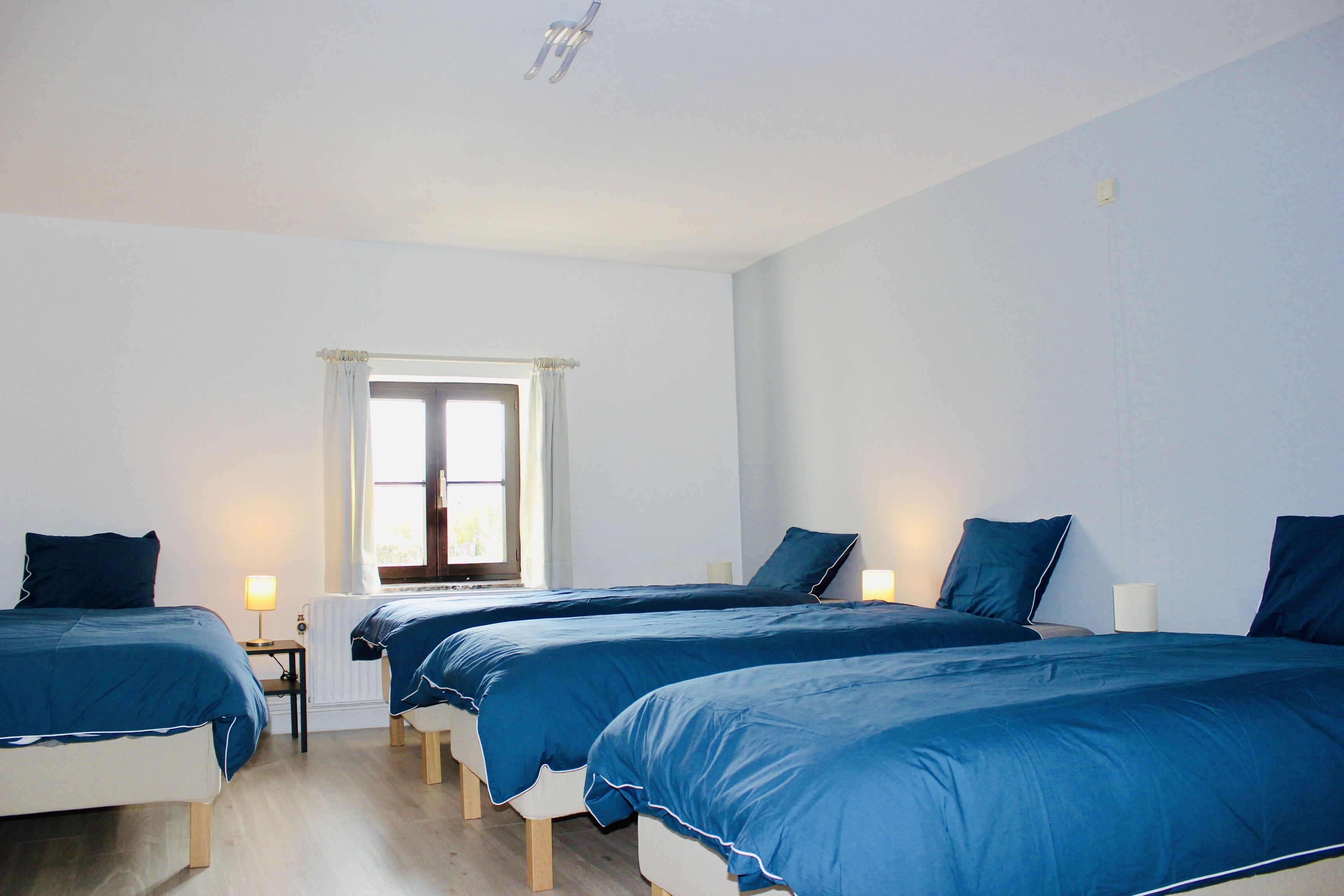 5 slaapkamers, een strijkplank/strijkijzer, gratis wifi, beddengoed