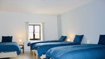 5 slaapkamers, een strijkplank/strijkijzer, gratis wifi, beddengoed