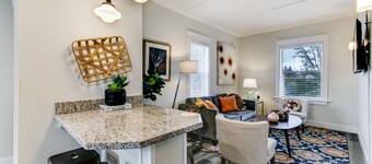 The Pine House: Unit A near 6th Ave, UPS, UW, and Point Ruston