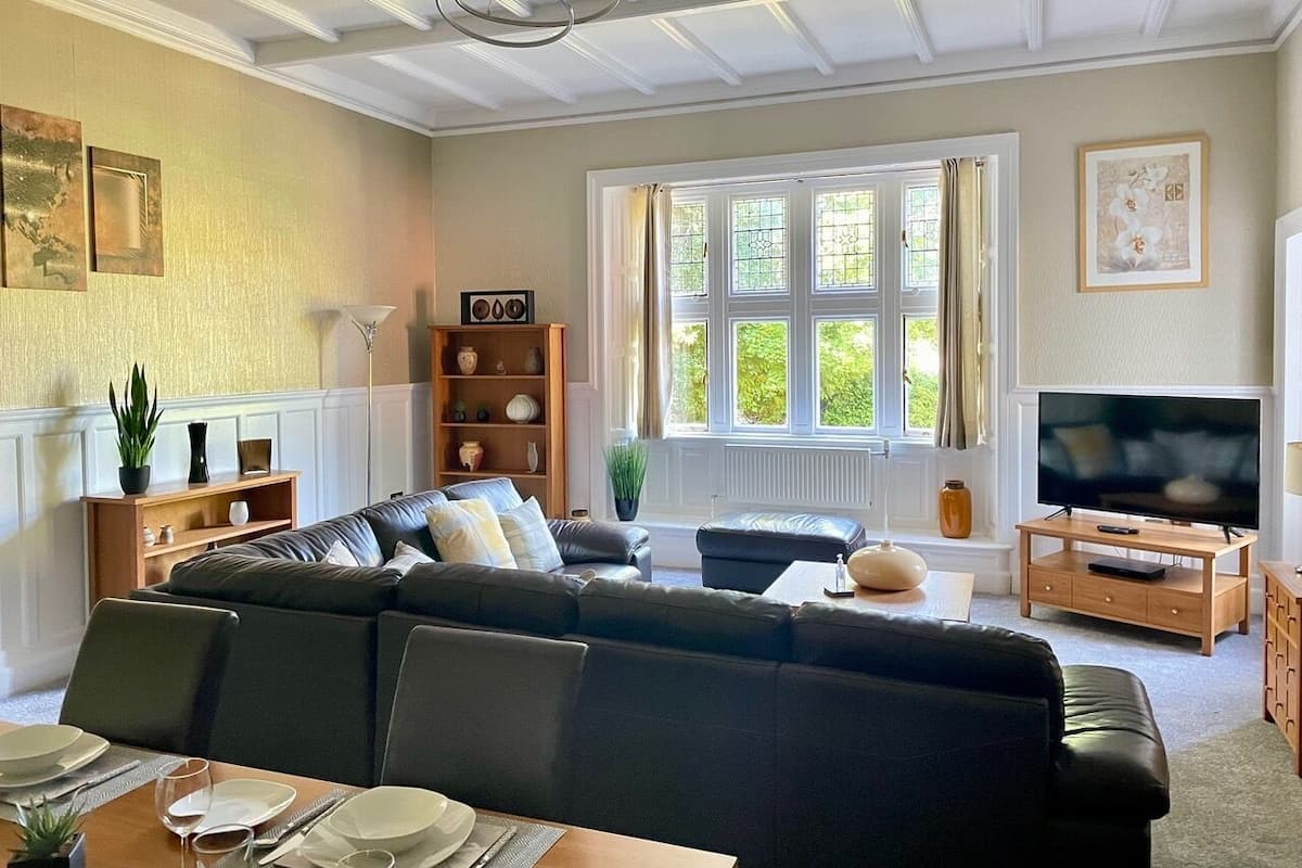 Luxury Apartment, Ensuite, Garden View (2 Bed) | Lounge