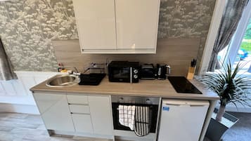 Luxury Studio, Private Bathroom (Superior) | Private kitchen | Highchair