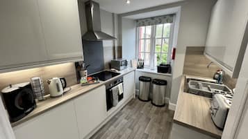 Luxury Apartment, Private Bathroom | Private kitchen | Highchair