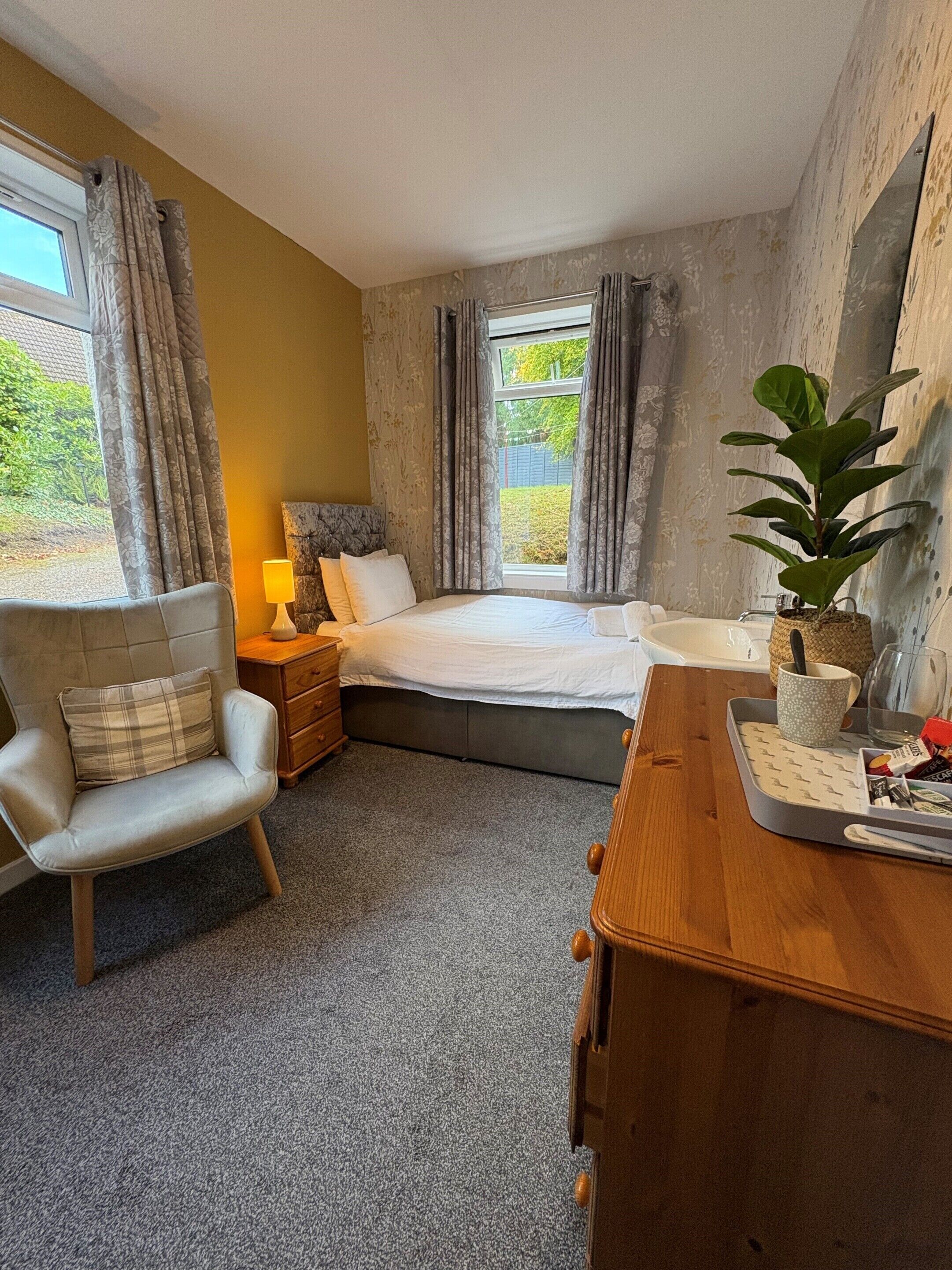 Basic Single Room, Shared Bathroom