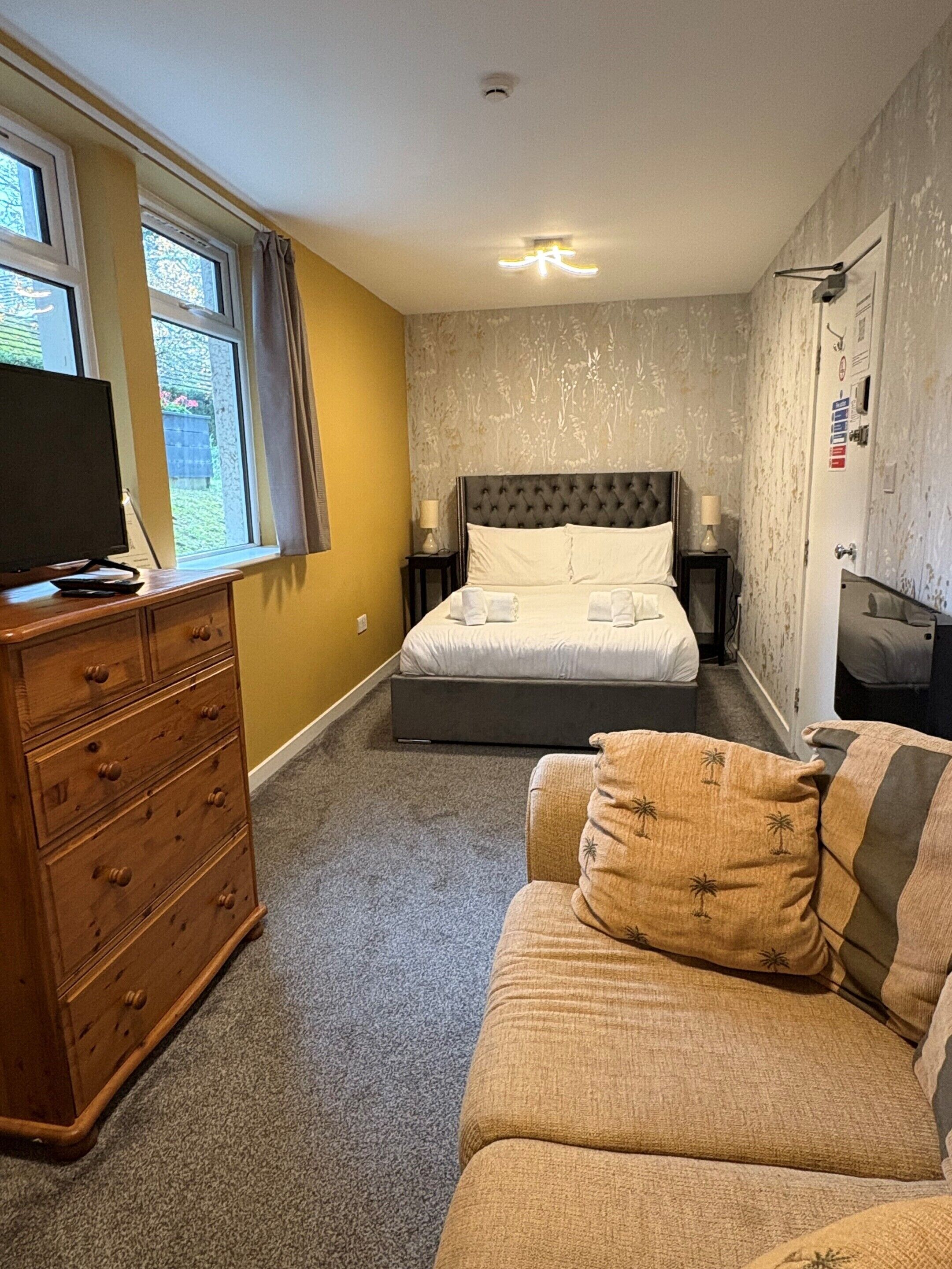 Basic Double Room, Shared Bathroom