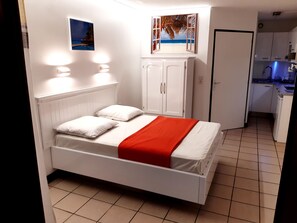 2 soverom, strykejern/-brett, reiseseng for barn og wi-fi