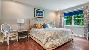 4 habitaciones, tabla de planchar con plancha y cuna de viaje