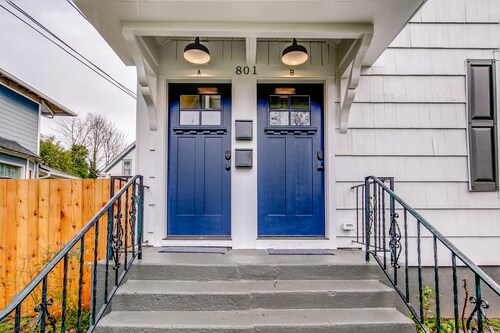 The Pine House: Unit B (near 6th Ave, UPS, UW, and Point Ruston)