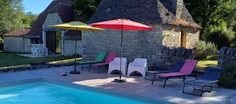 House of Quercy stone bread oven and wine press of the 18th century
