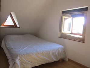 2 chambres, lit de bébé portatif