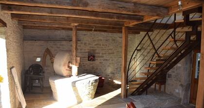 House of Quercy stone bread oven and wine press of the 18th century