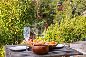 Outdoor dining - Enchanted Waterfall Sanctuary (Mill Valley)