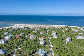 Beach nearby, sun loungers, beach towels