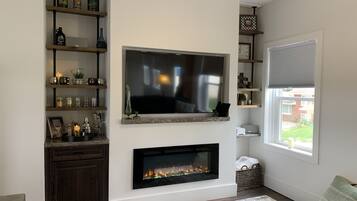 Smart TV, fireplace, stereo, offices