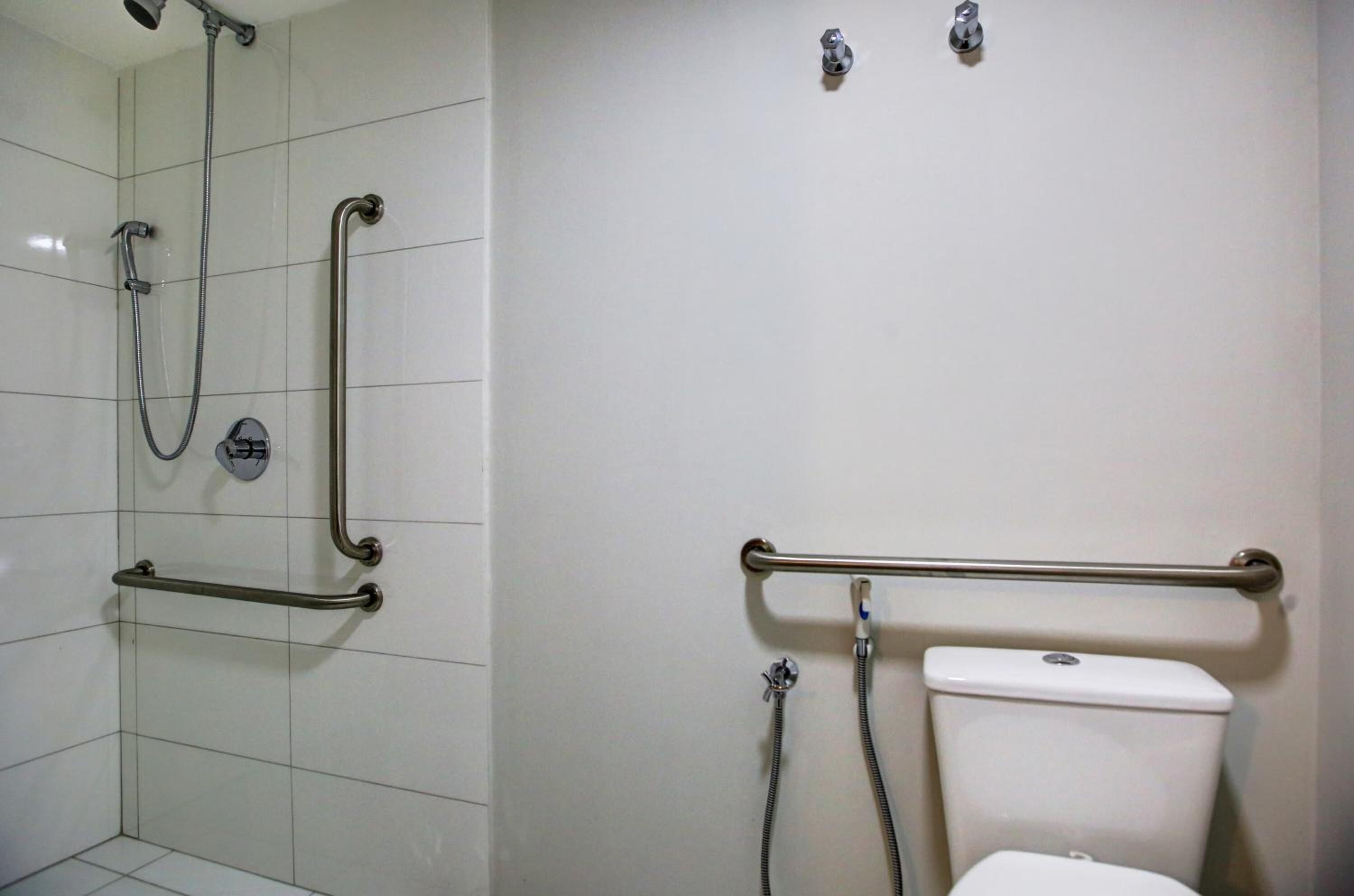 shower, towels, soap, shampoo