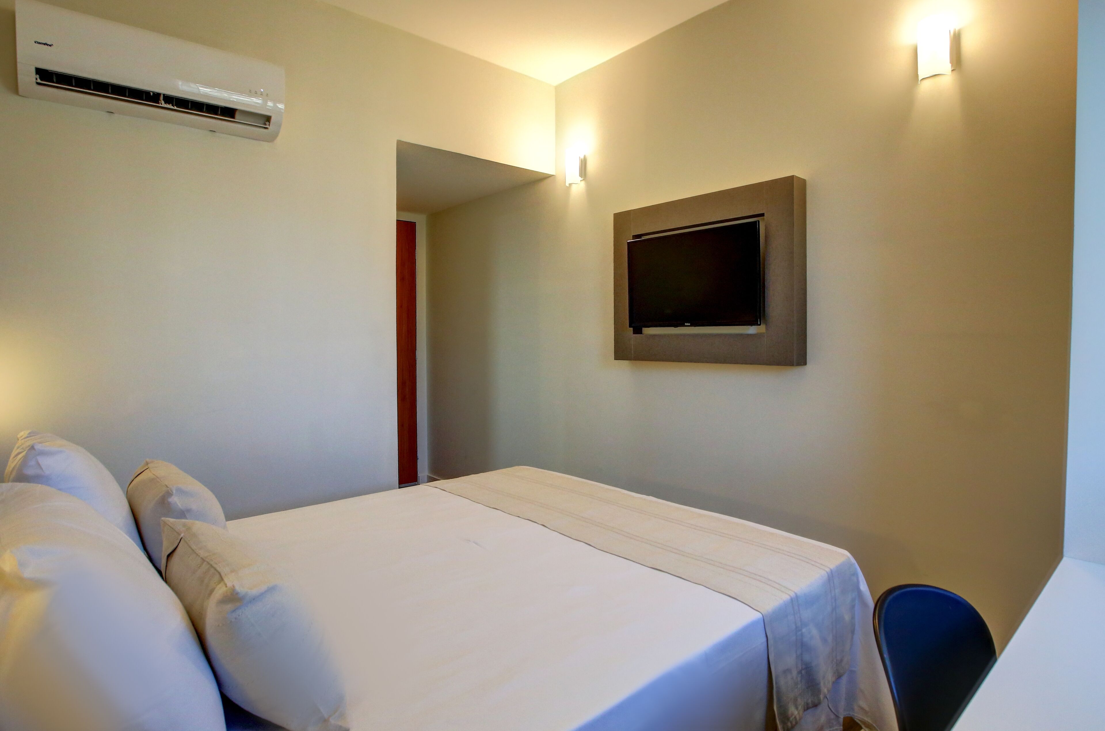 standard room | minibar, desk, blackout curtains, free wifi