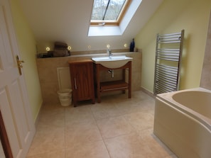 Double Room, Ensuite (Room 2) | Bathroom - Cleveliot House (Skipton)