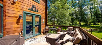 Gorgeous Home on 6.5 acres minutes from Whitefish!