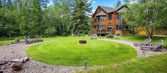 Gorgeous Home on 6.5 private acres minutes from Whitefish!