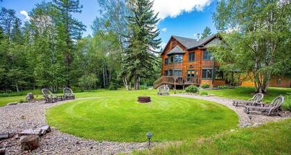 Gorgeous Home on 6.5 private acres minutes from Whitefish!