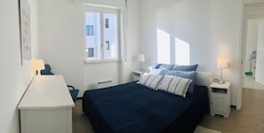 2 habitaciones, tabla de planchar con plancha y ropa de cama