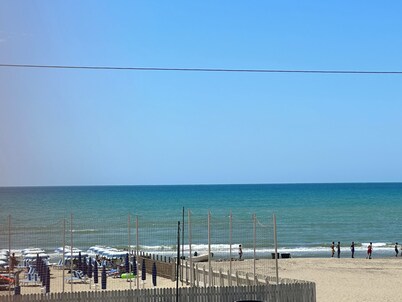 House facing the sea