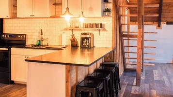Coffee/tea maker, fridge, microwave, oven