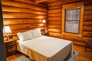 2 habitaciones, escritorio y tabla de planchar con plancha 