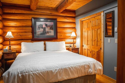 Glacier Hideaway - West Glacier Log Home