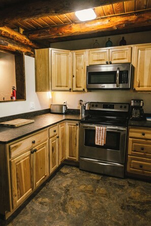 Unclassified image, 5 of 12, button - Riverfront Retreat - 15 mins from Glacier (Hungry Horse)