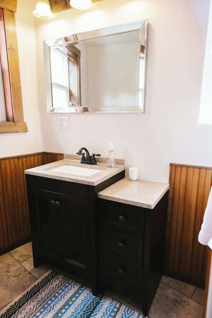 Unclassified image, 4 of 12, button - Riverfront Retreat - 15 mins from Glacier (Hungry Horse)